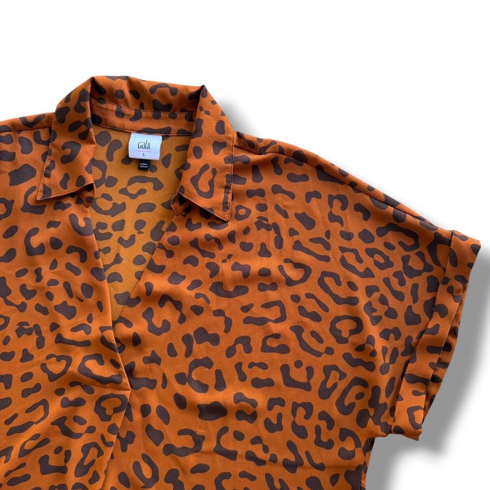 Cabi Women L Rust Orange Brown Leopard Print V-Neck Short Sleeve Replay Top 4345